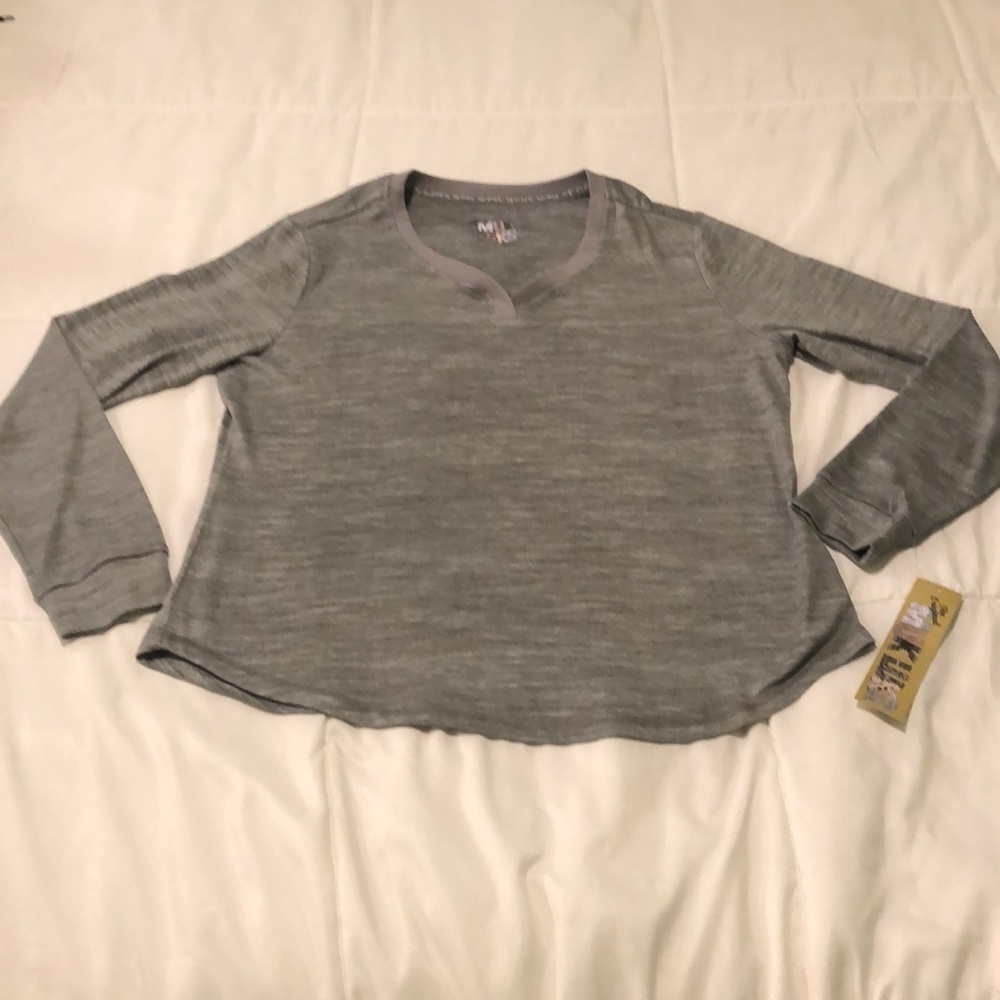 NWT The Original Muk Luks long sleeve heathered grey shirt w vneck relaxed fit